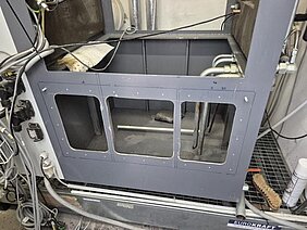 nachträgliches Anbringen von Reinigungsöffnungen an einem Hydrauliktank